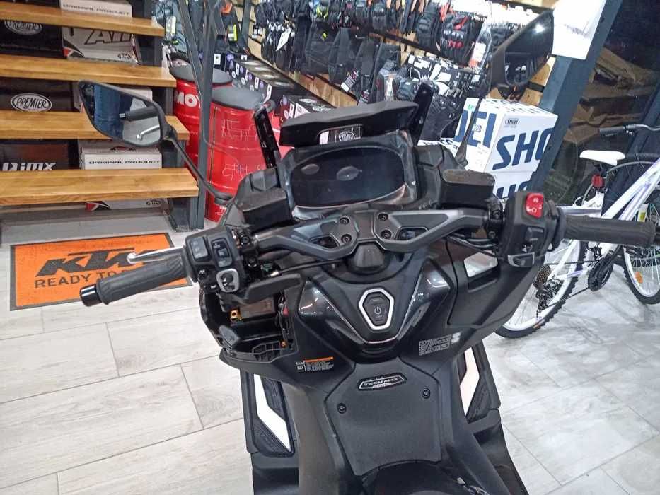Yamaha TMax 560 nou PROMO- livrare prin EST BIKE Campina