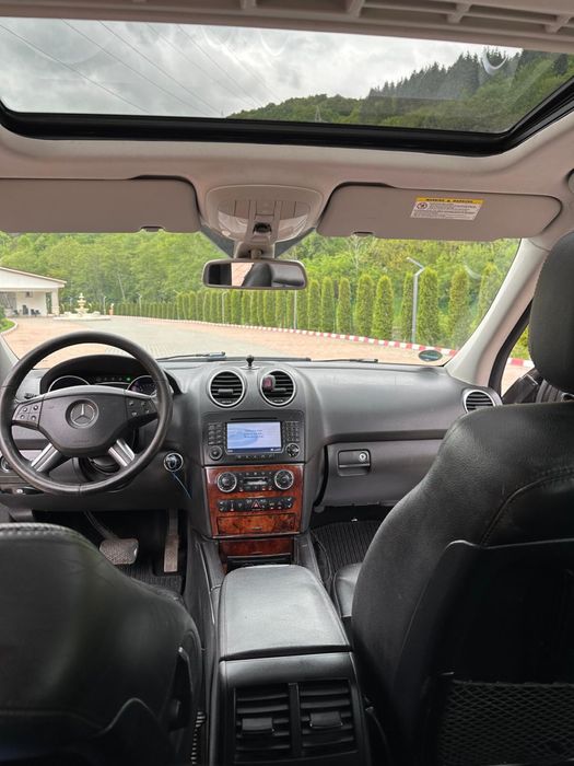 Dezmembrez mercedes ml320
