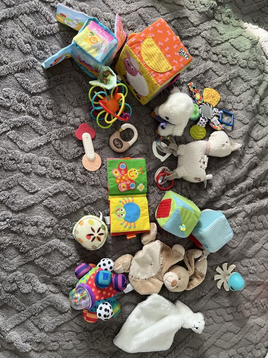 Lot jucarii bebelusi- Cadou manusi jucause