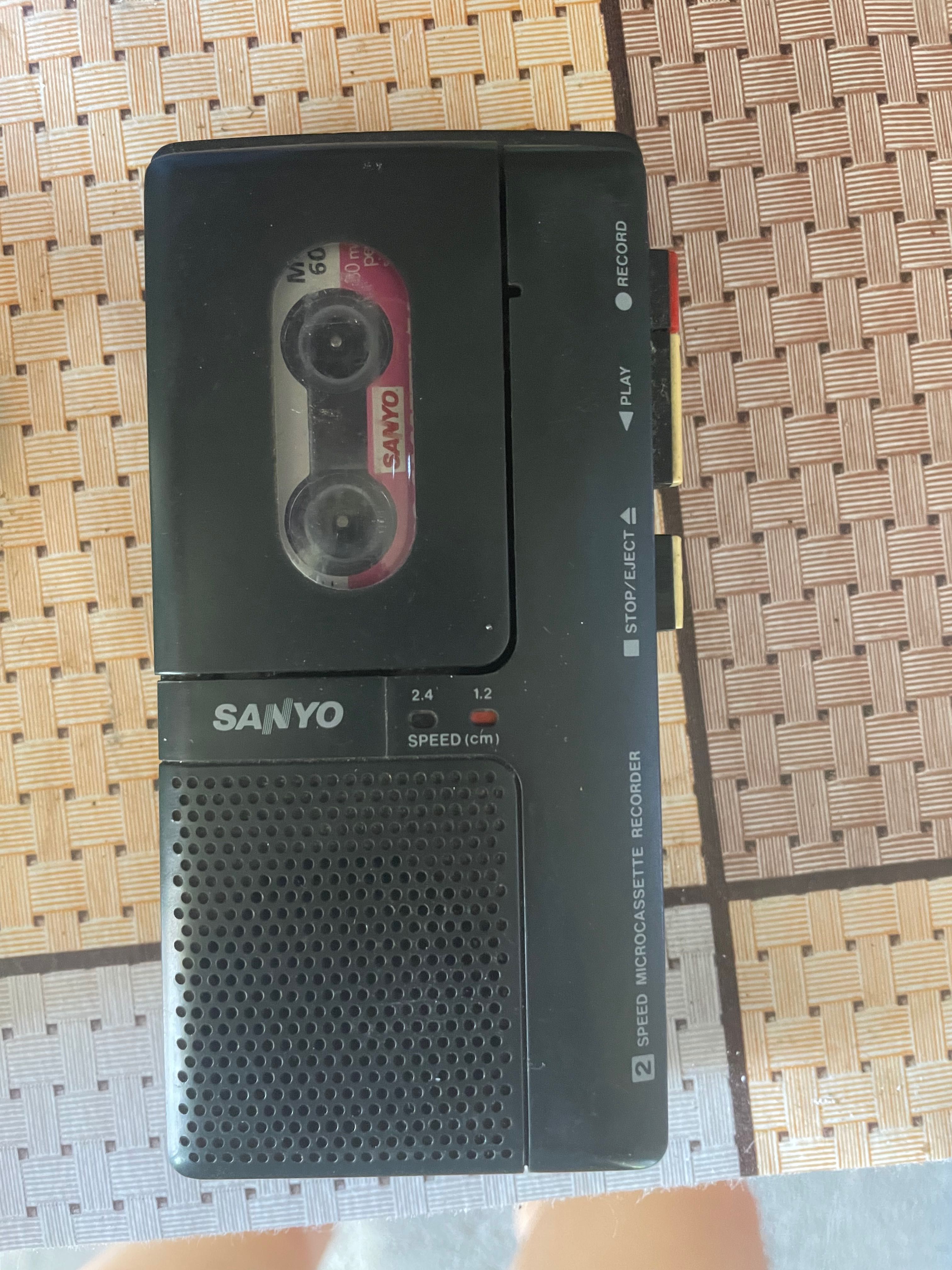 Стар диктофон Sanyo