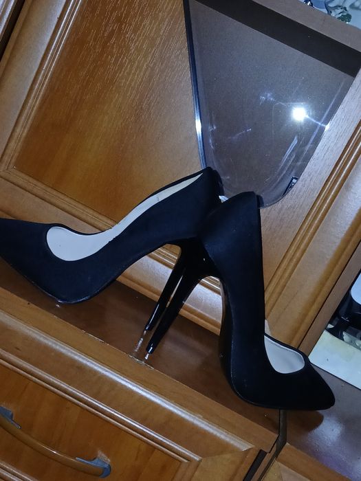 Pantofi eleganți cu toc subțire