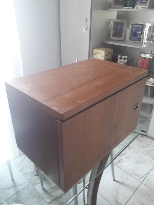 Облегалки от масивно дърво,дървена каса и античен