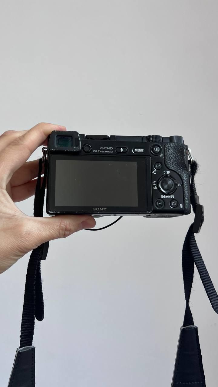 Sony qlfa a6000 sotiladi 4 mlyon