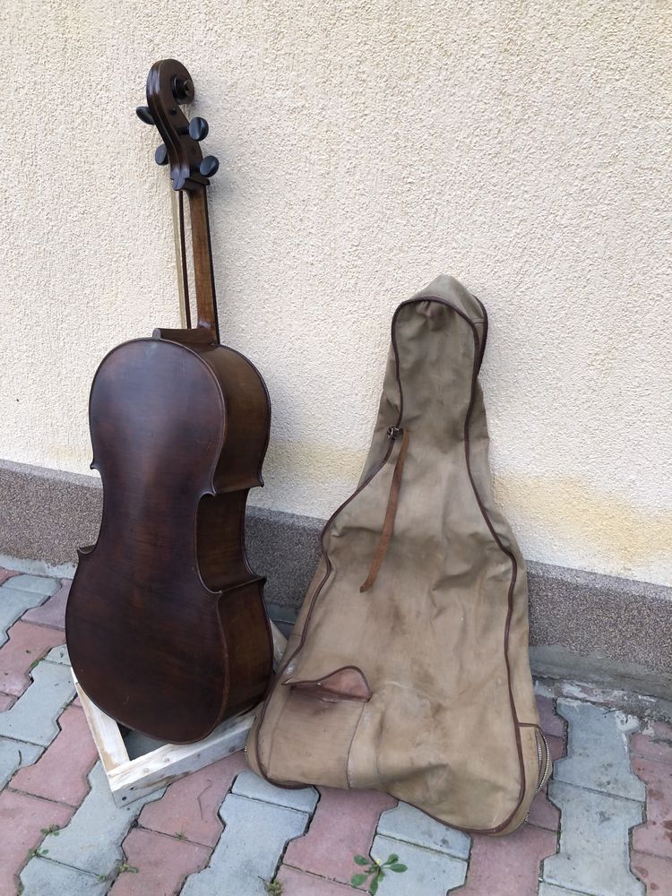 Violoncel vechi de colecție