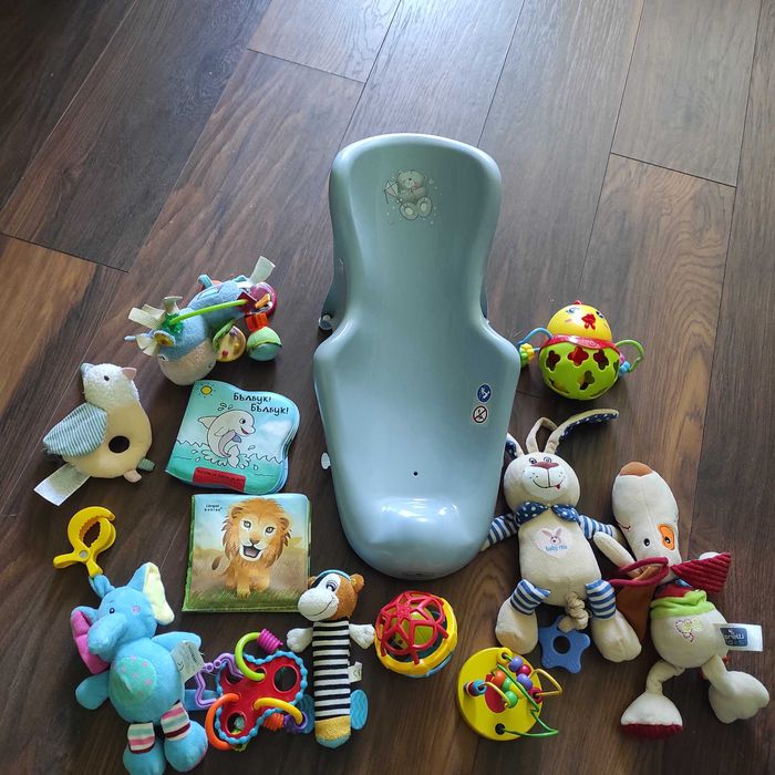 Бебешки играчки и подложка за вана