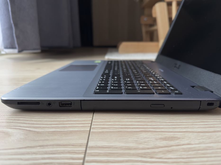 Laptop ASUS VivoBook 15 i7-8550U 15.6 8GB 1TB NVIDIA GeForce+SSD 500GB