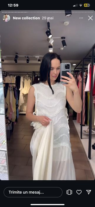 Vand o rochiță de excepție alb unturile