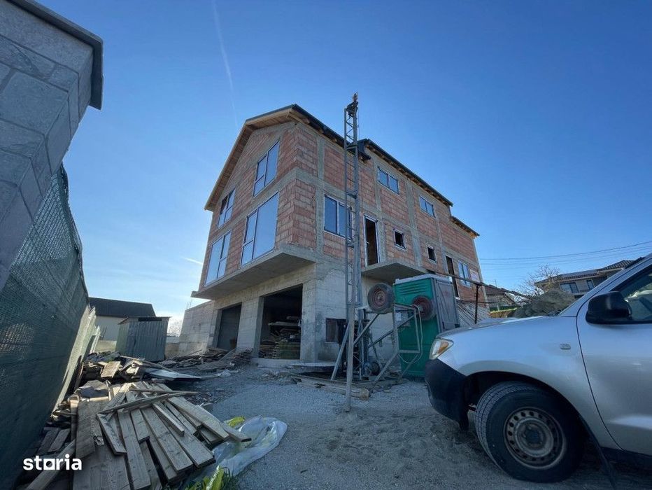 Casa cuplata, 4 camere, 163 mp utili, semifiniasata, cartier Dambul Ro