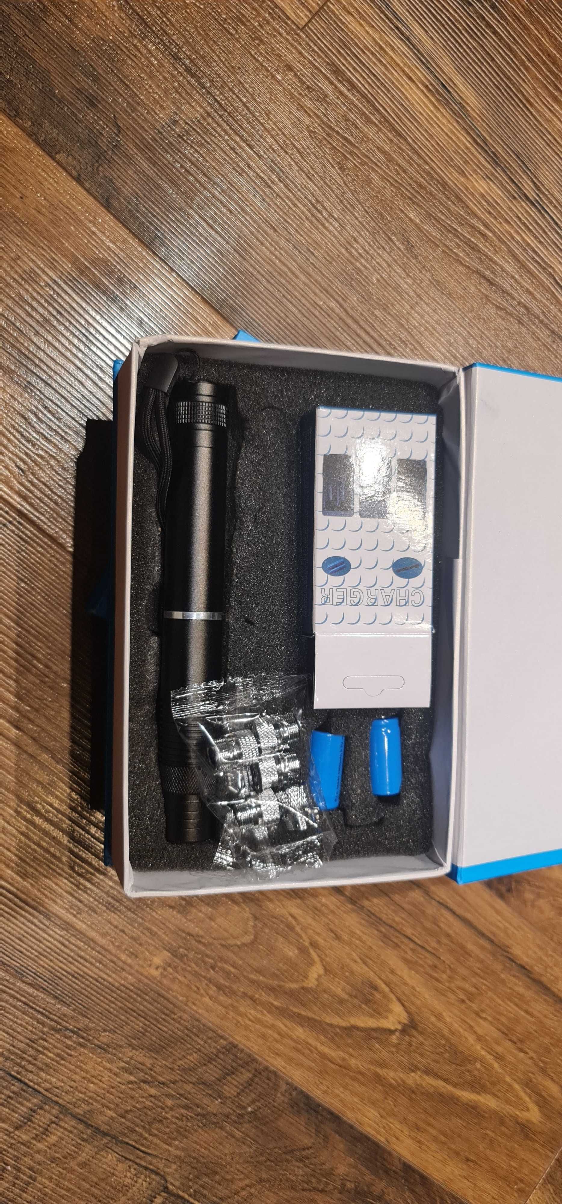 НОВ Мощен метален син лазер с акумулаторни батерии и 5 приставки