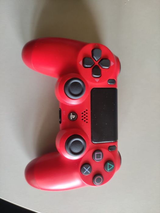 Vând PS4, 2 controlere, jocuri instalate