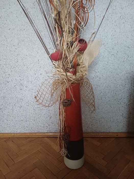 вази за цветя.         .