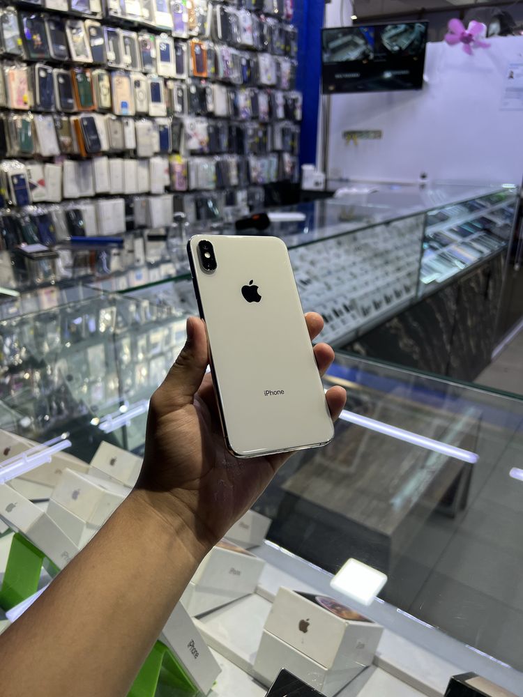 iPhone xs Max white
