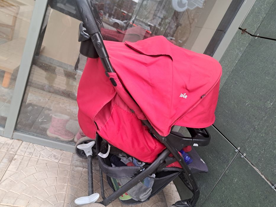 Коляска Joie маневренная