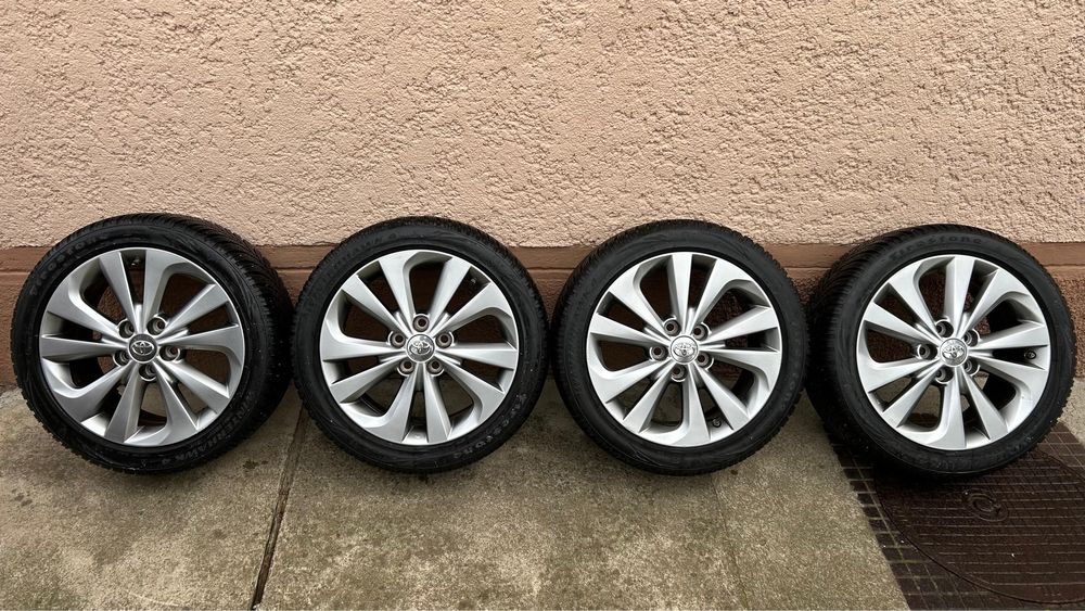 Vand 4 roti 17, Toyota Auris Hybrid cu anvelope de iarna
