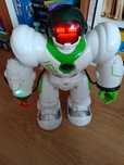 Robot inteligent jucarie