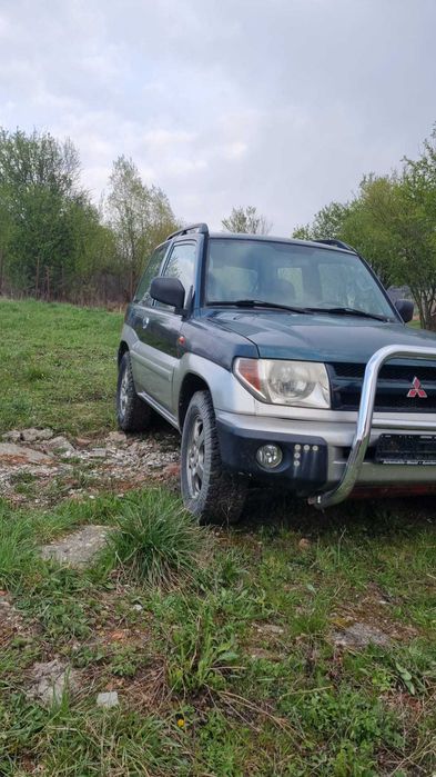 Vând Mitsubishi Pajero Pinin