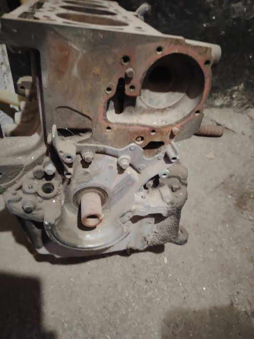 Б. У. Блок целинров ларгус 8кл.7км