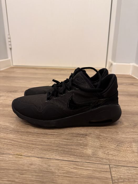 Vand adidasi Nike