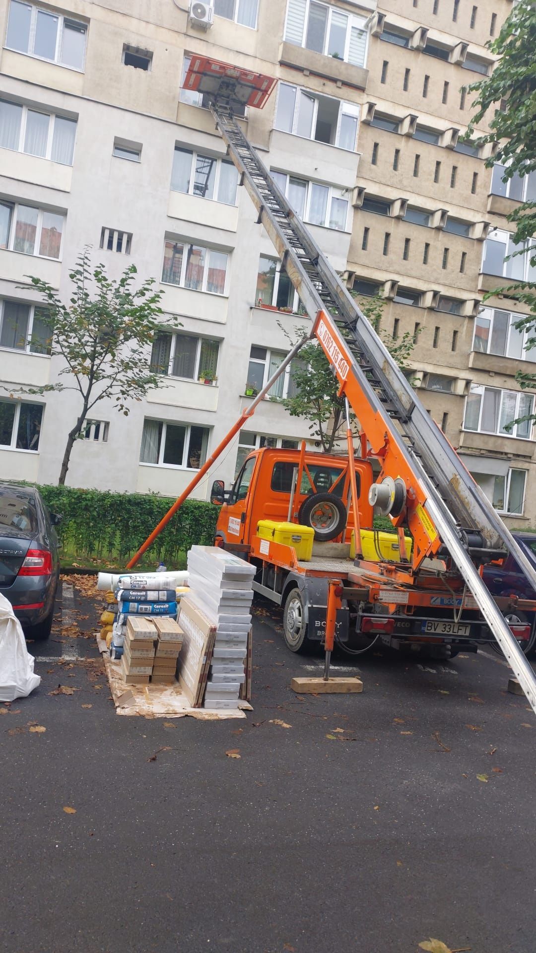 Nacela , girafa lift, înlocuiește macaraua,  pana la etajul 8