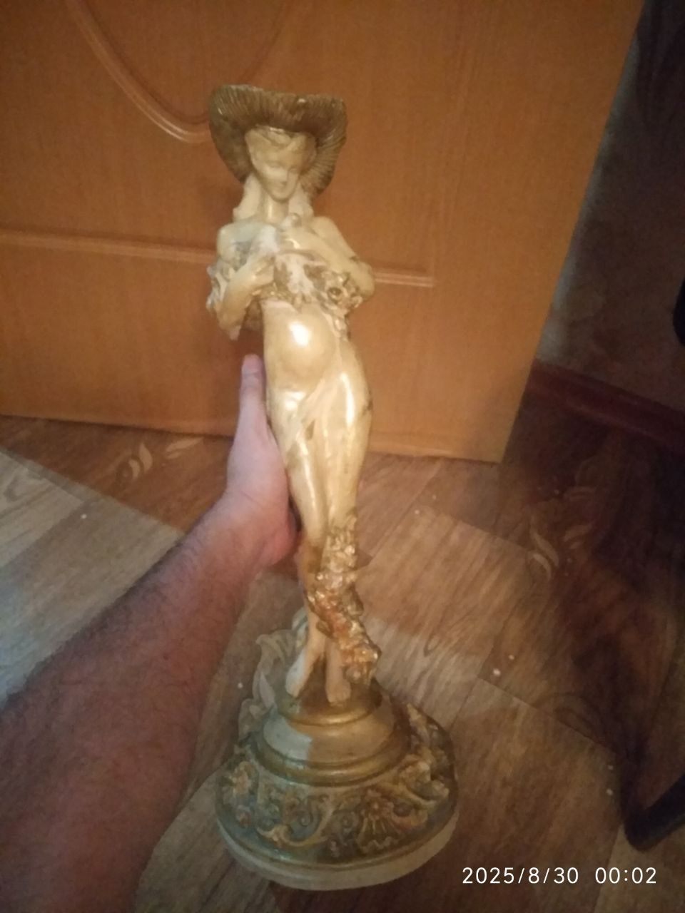 Продам статуэтку