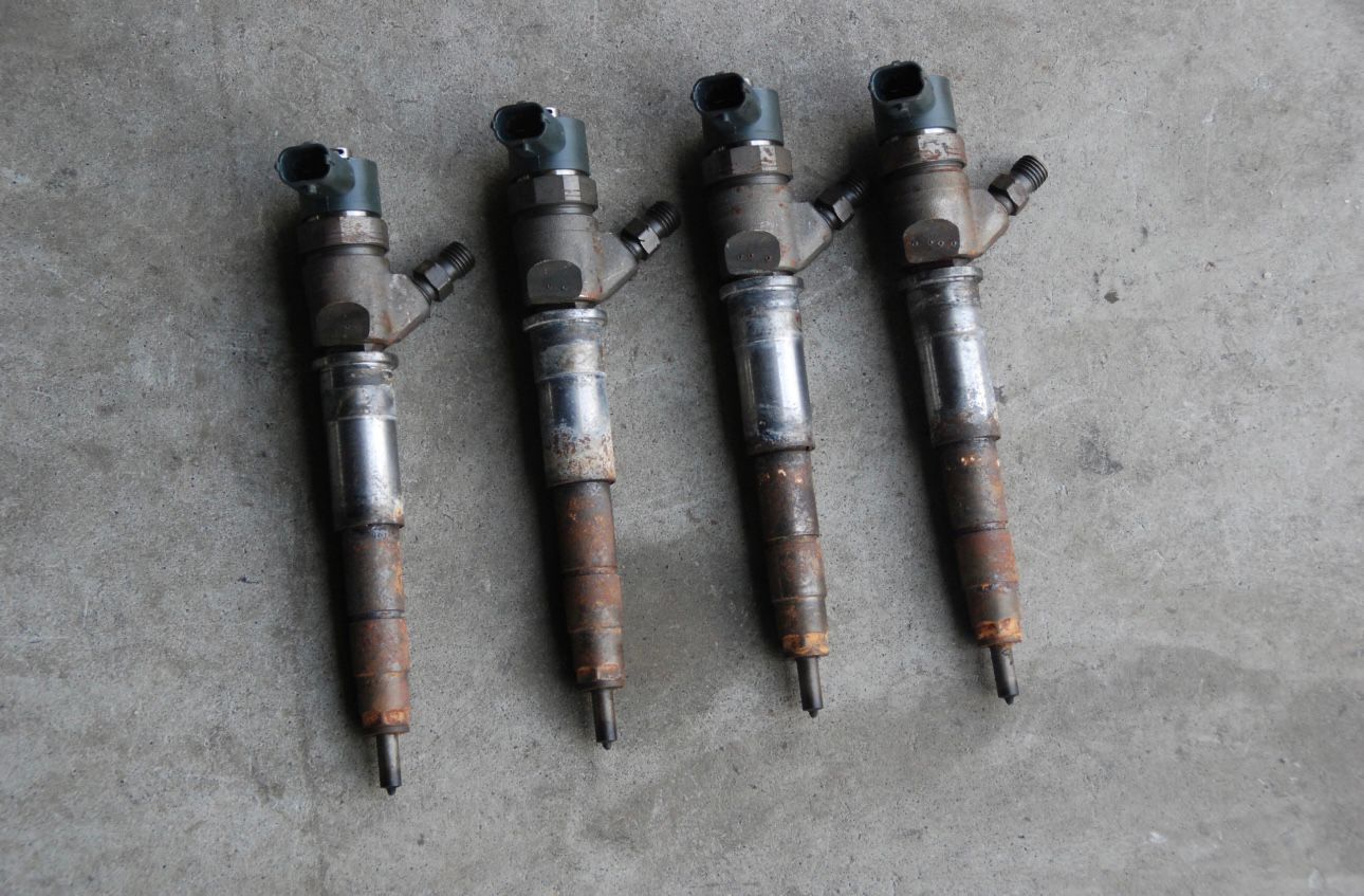 Injector Nissan NV400 2.3 DCI cod 0445110634