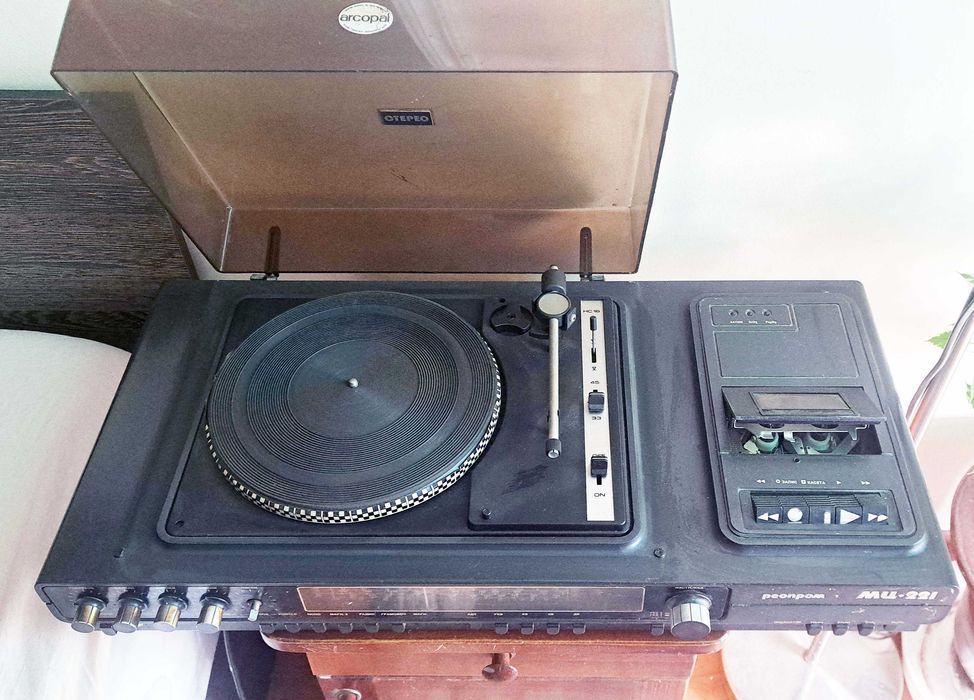 Ретро колекция - магнетофон, радио-касетофон с грамофон и телевизор