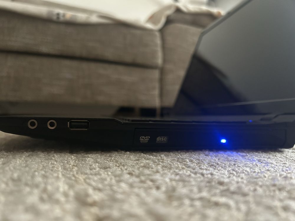 Laptop Clevo 15,6’’ procesor Intel i5, 8gb ram, 128gb ssd