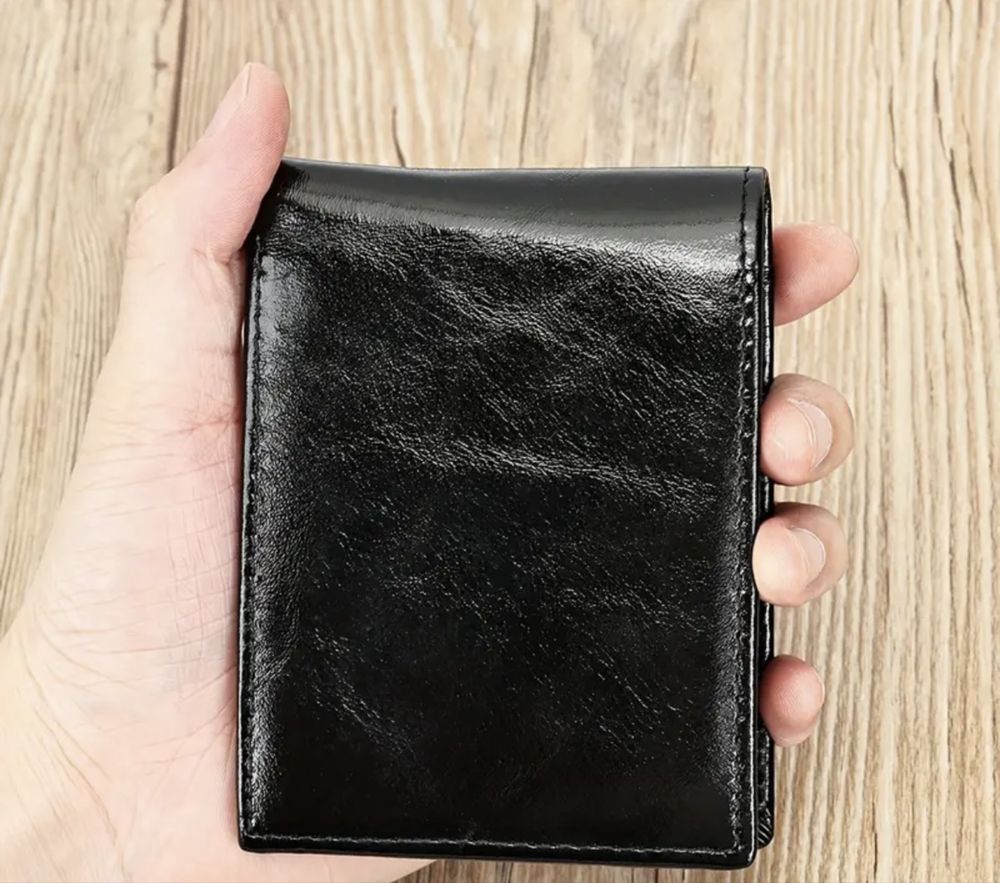 Продавам чисто нов портофейл