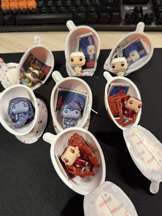 Обменяю kinder joy stranger things