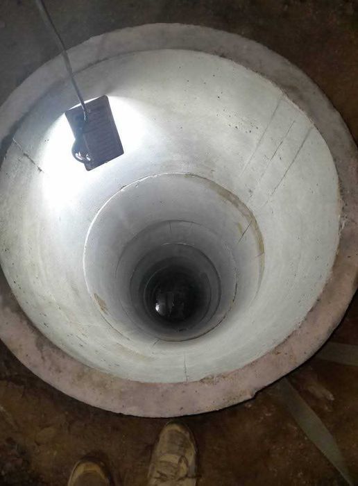 Fac fântâni,curat fantani, adâncesc fantani