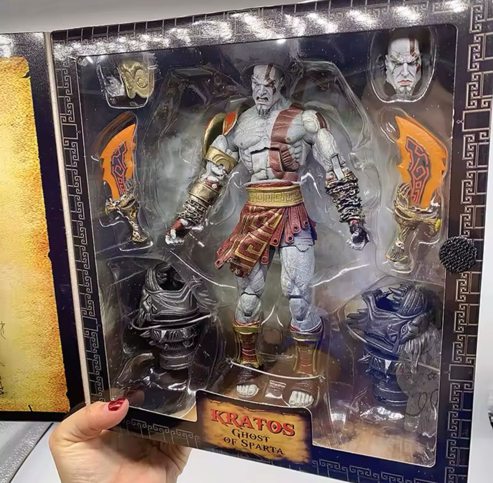 Figurina Kratos God of War interactiva