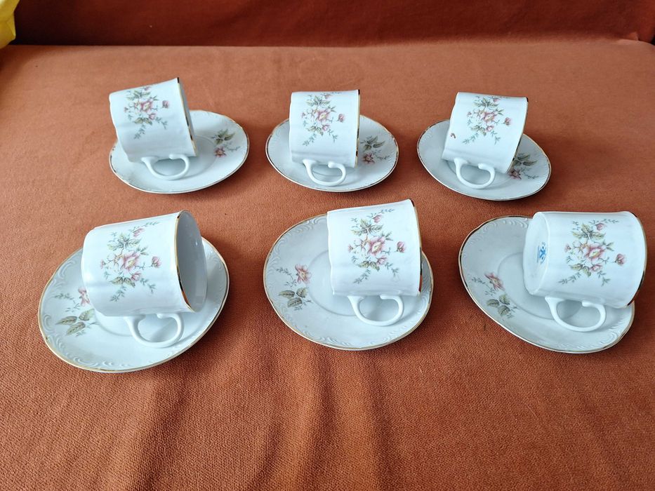 Serviciu pentru servit cafea din portelan, vechi, model deosebit
