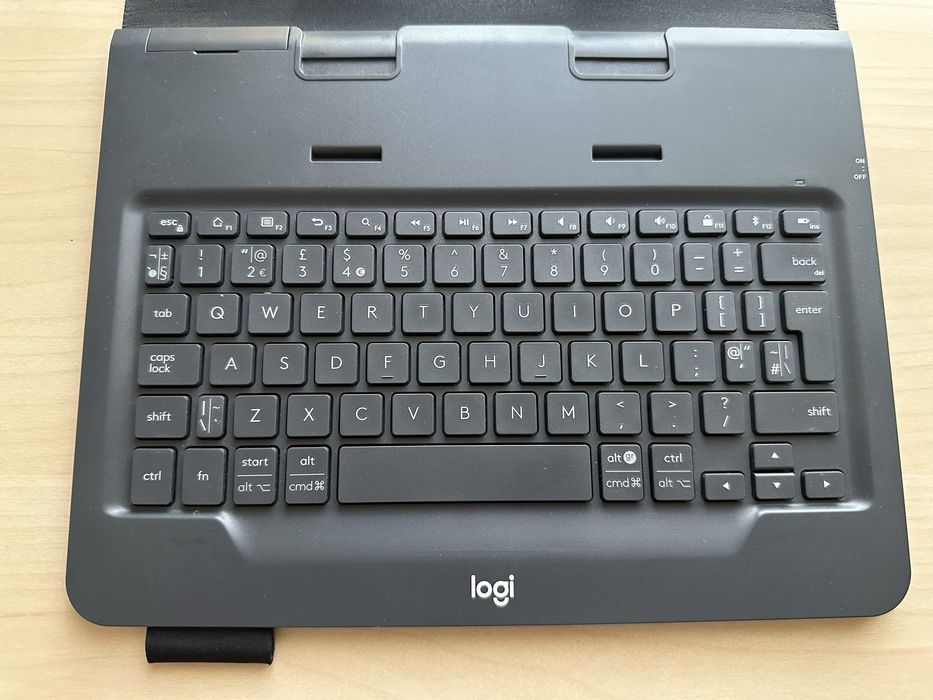 Tastatura universala Logitech bluetooth Universal Folio