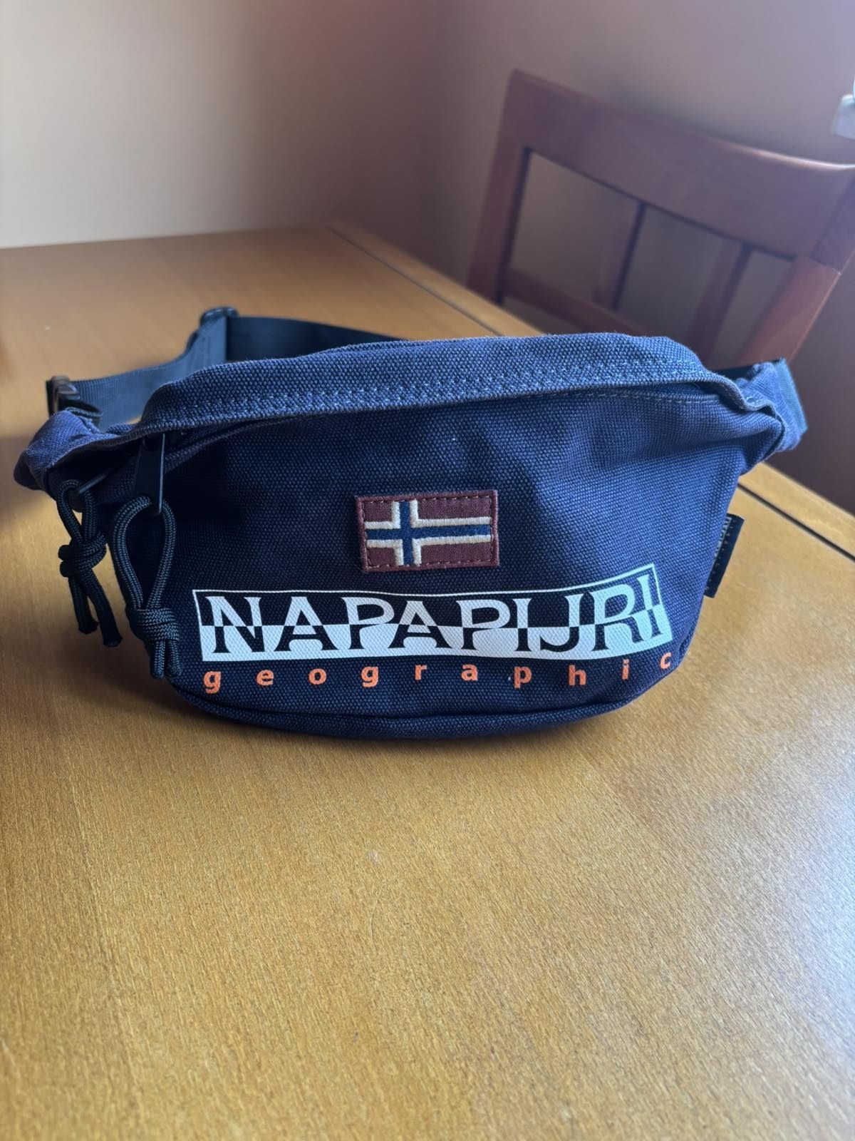 Napapijri чантичка за кръста
