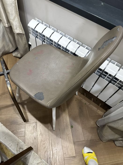 6 стульев в кухню (для арендного жилья)