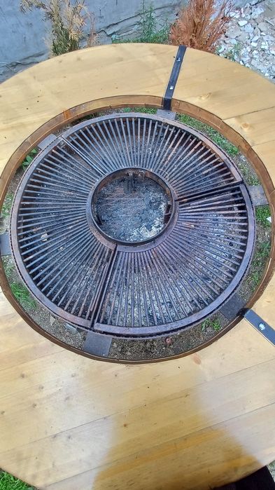 Grătar fier forjar lucrat manual, cu masă și husă