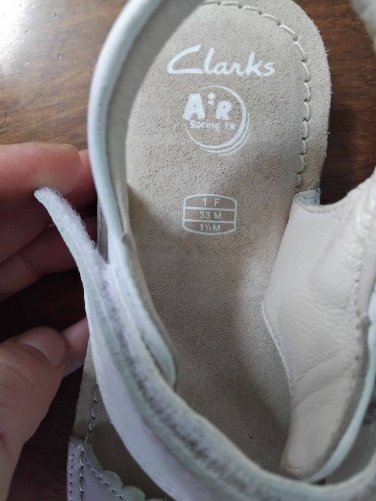 Чисто нови детски сандали Clarks, 33 номер