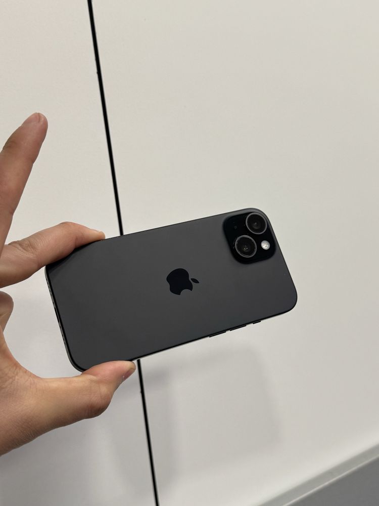 Продавам перфектен iPhone 15 100%
