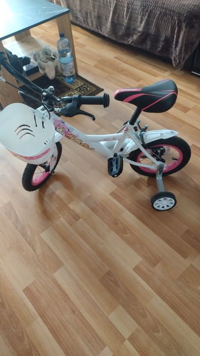 Vând bicicleta copii aproape noua
