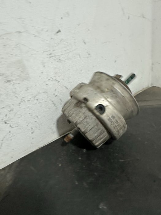 Tampon suport motor stanga Audi A6 C6  3.0 TDI 2.7 TDI 4F0199379 BPP