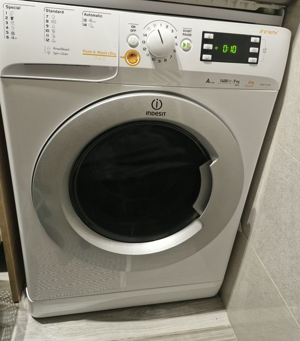 Vand masina de spalat haine Indesit cu uscator incorporat