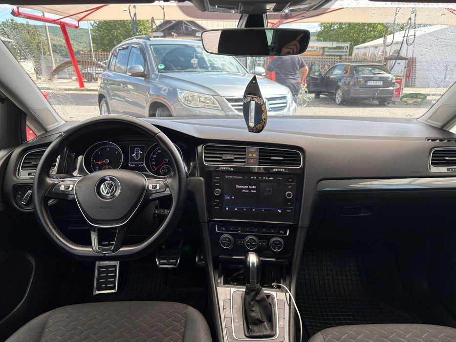 Vând Volkswagen Golf 7