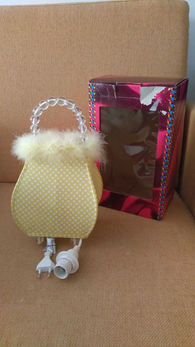 Lampa in forma de poseta - bec normal 220V - NOUA, la CUTIE