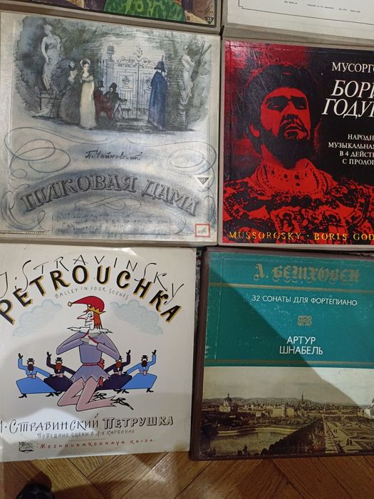 Продаю пластинки виниловые,цена договорная,недорого.