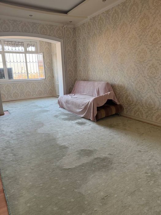 Госпитальный рынок 4 х комнатная 1000