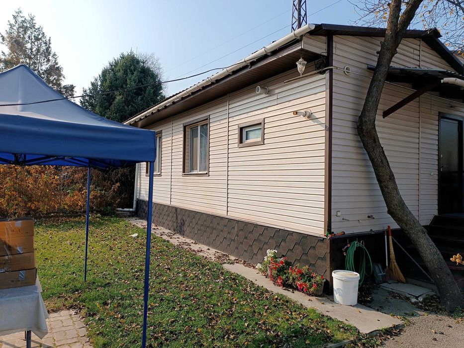 Продам часть отдельно стоящего трёхкомнатного  благоустроенного  дома.