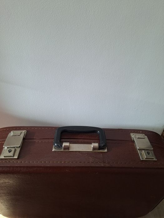 Чемодан коженный