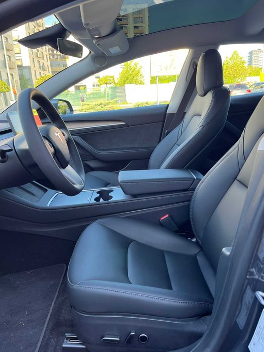Vand Tesla model 3, long range, 5500 km, an 2023, TVA deductibil