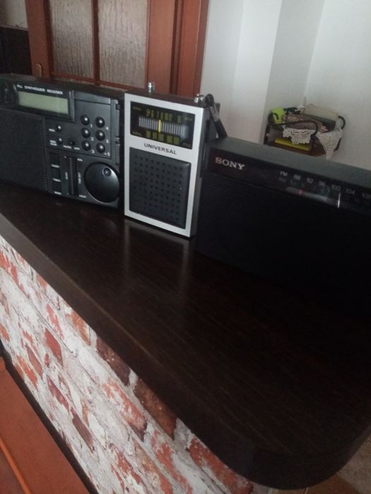 Vind radio 3 buc  sony universal  și digital