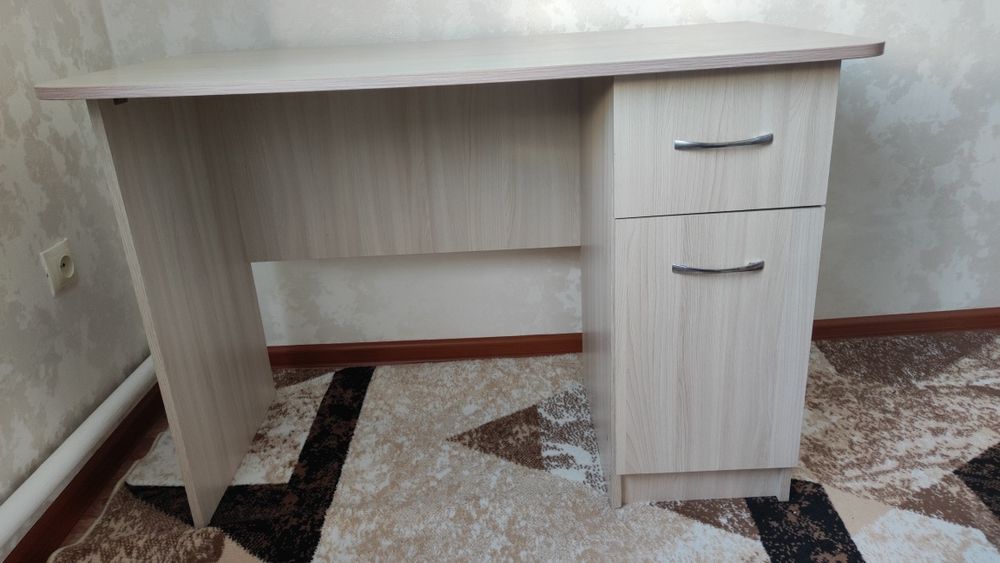 Компьютерный,письменный стол
